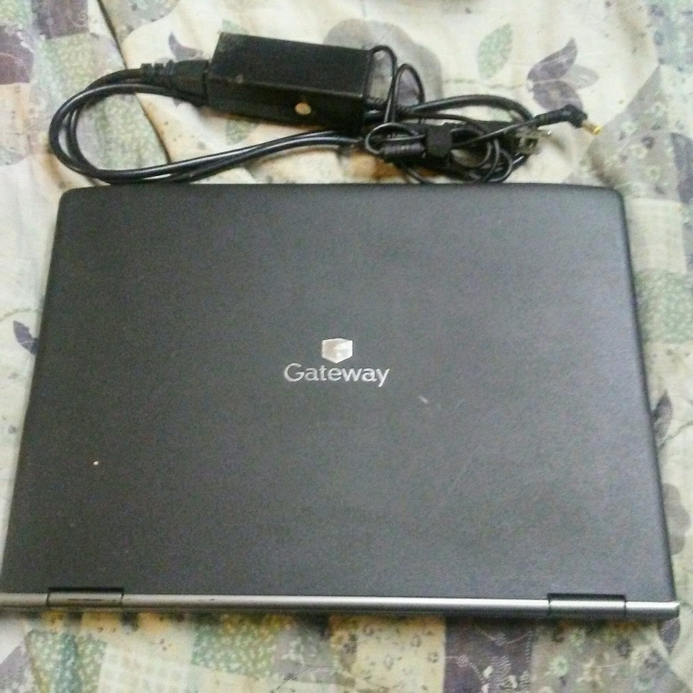 Gateway notebook laptop computer for parts/fixing